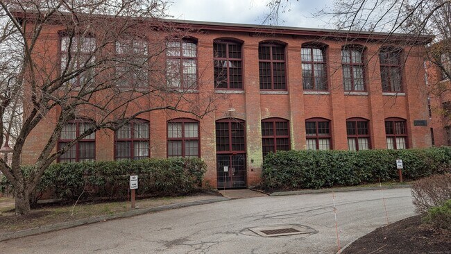 Building Photo - 839 Main St Unit APT 61