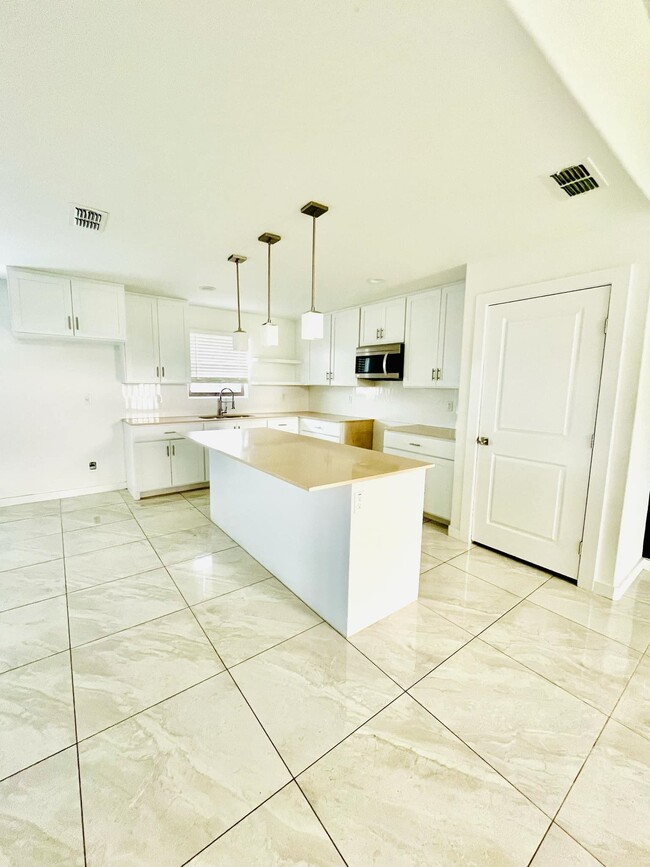 Photo - 403 Graneros Ave