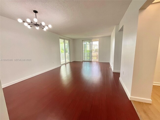 Photo - 919 Hillcrest Dr Unit 302