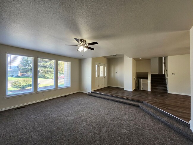 Photo - 411 W 21st Pl