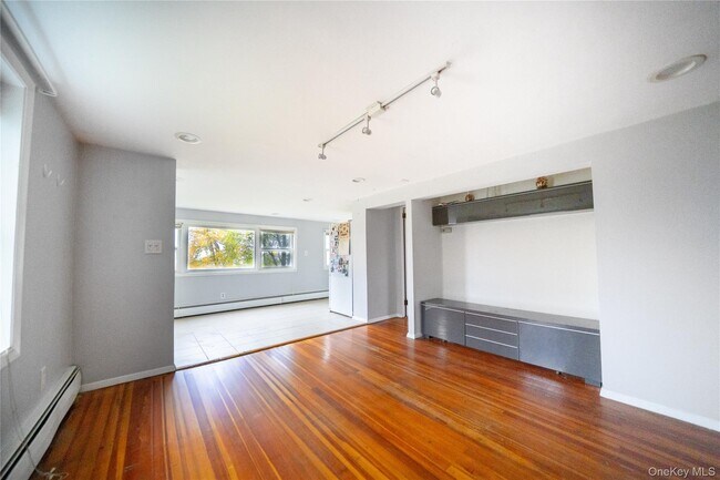 Building Photo - 126 Tanglewylde Rd Unit 2