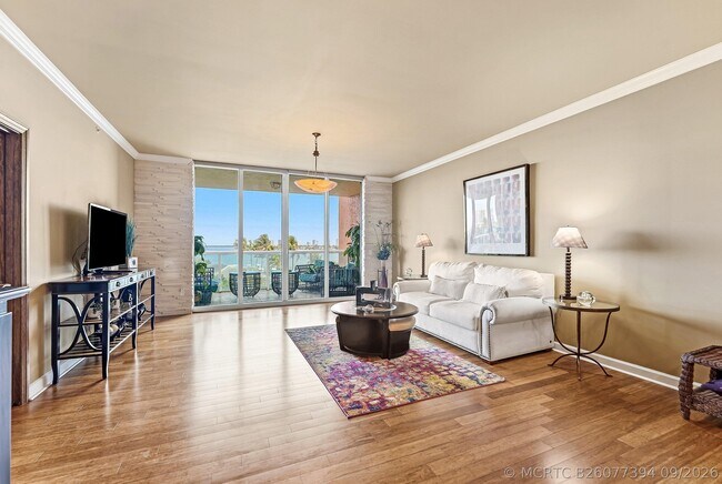 2650 Lake Shore Dr Unit 401