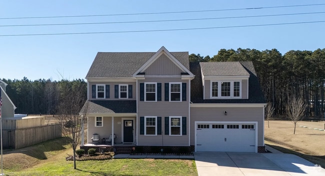 Building Photo - Hickory Half Acre with 4 beds 2.5 baths Rental