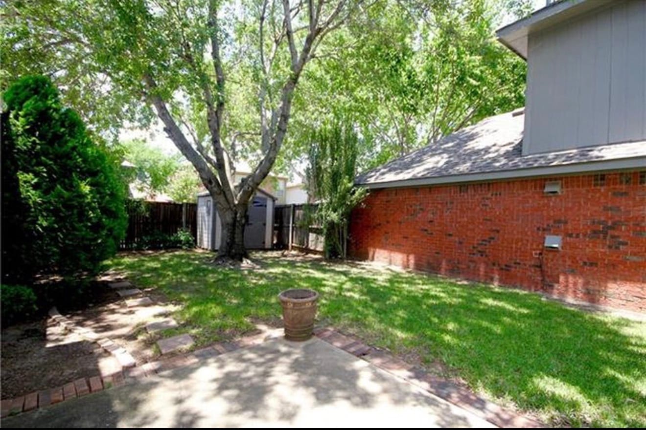 Photo - 555 Village Green Dr
