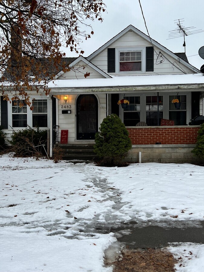 Photo - 2483 La Salle Ave