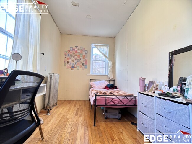 Building Photo - 136 Chiswick Rd Unit 5 Rental