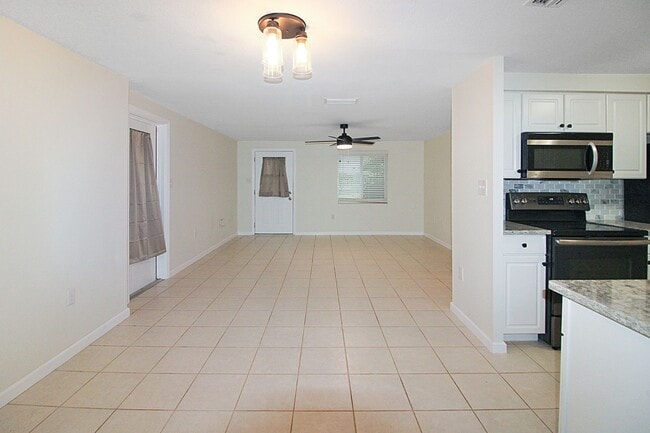 Photo - 401 Circlewood Dr