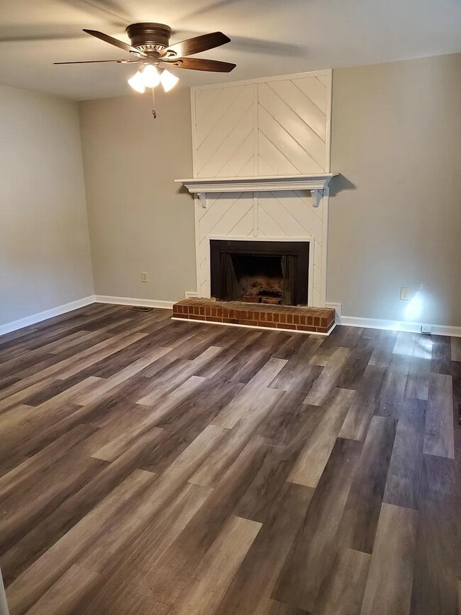 Building Photo - 100 Bramble Ct