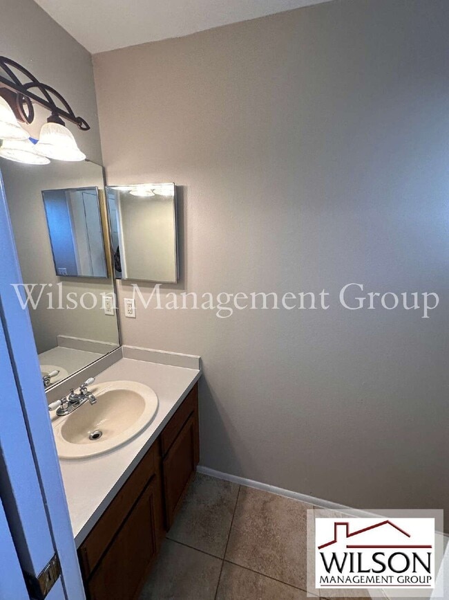 Photo - 2971 Embassy Ct