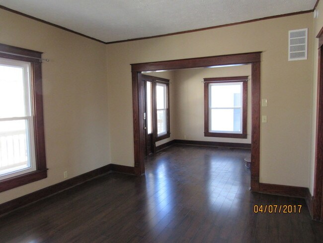 Photo - *SELF SHOW AVAILABILITY* 531 W Sycamore St