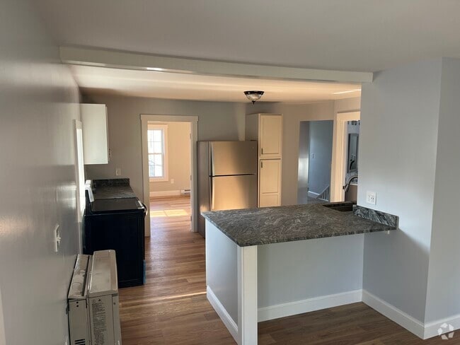 Building Photo - 5 Liberty St Unit 2 Rental