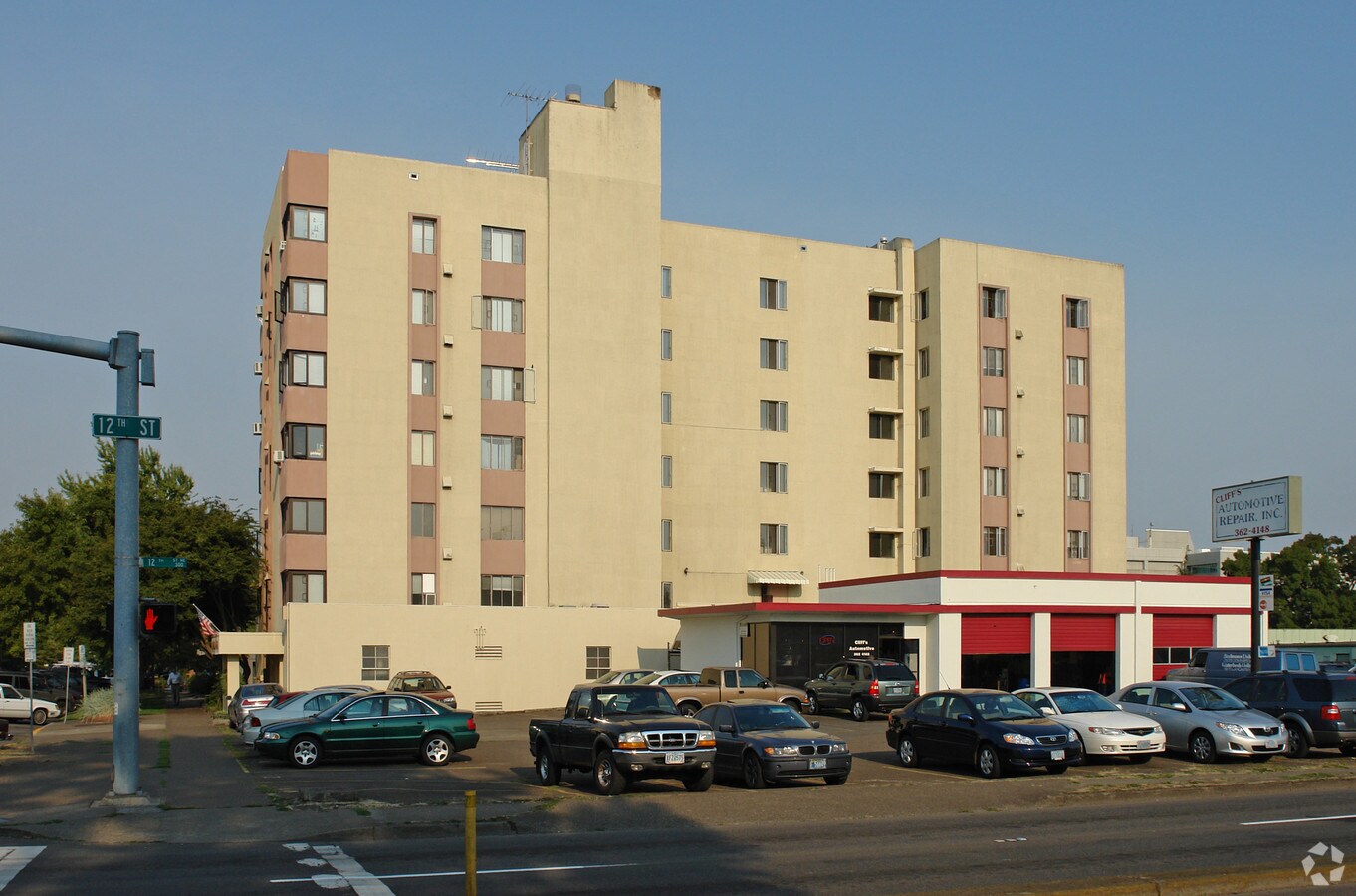 Capitol Plaza - Capitol Plaza Apartments