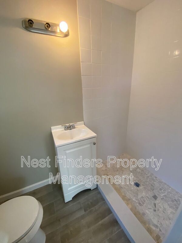 Photo - 2510 College St