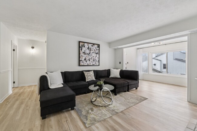 Photo - 2209 Hunters Run Dr