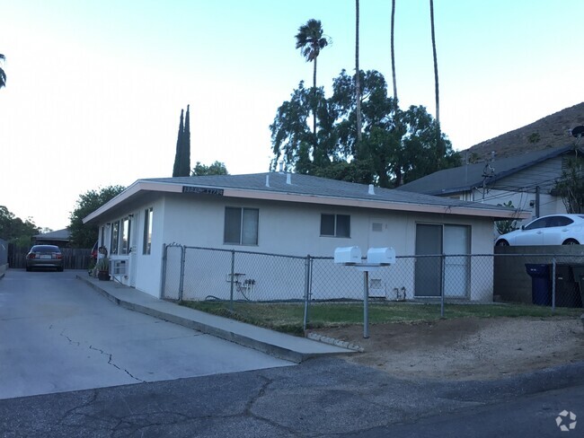 Building Photo - Riverside 2 Bd 1 Ba Near La Sierra University Rental