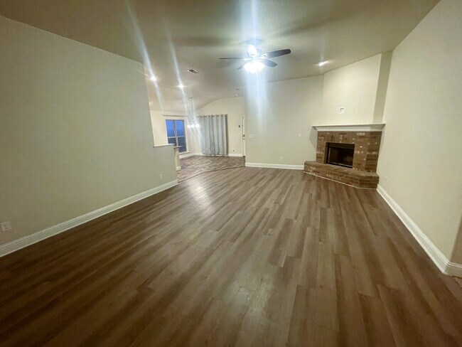 Photo - One-Of-A-Kind Beauty Nestled In Milwaukee Ridge!