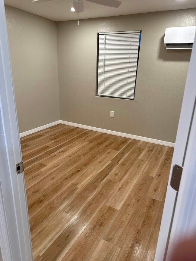 Photo - 18015 1st St E