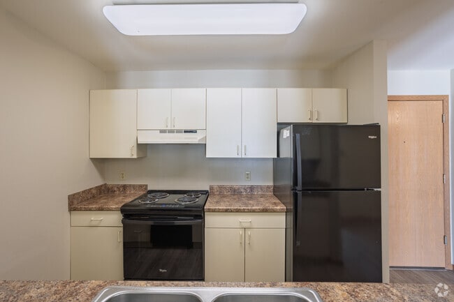 2BR, 1BA - 925SF - Kitchen