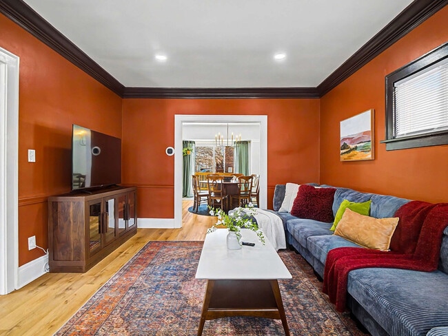 Photo - 2010 Chesterland Ave Unidad SI ID1496099P