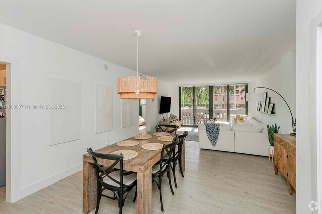 Building Photo - 90 Edgewater Dr Unit 106 Rental