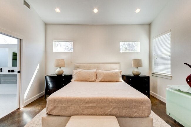 Photo - 2715 Zaragosa St