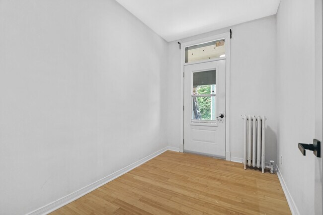 Photo - 454 McLeod St Unit 1
