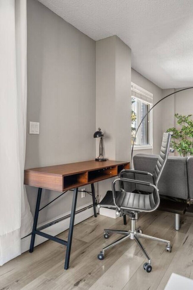 Photo - 235-215 15 Ave SW Unit SI ID1314495P