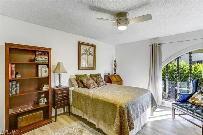 Building Photo - 925 Palm View Dr Unit C111