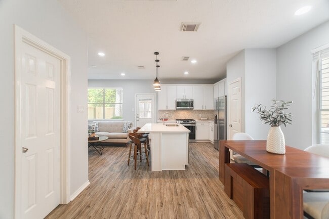Photo - 262 Liriope Ct