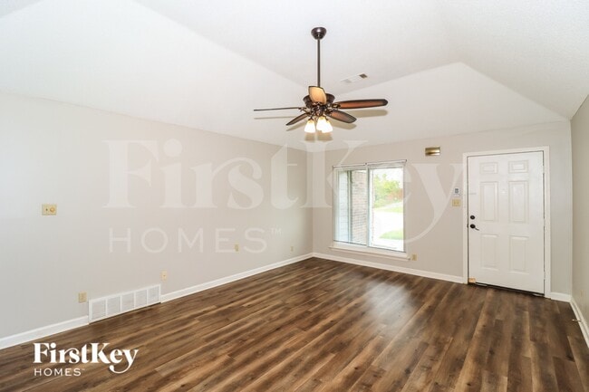 Photo - 982 Dusty Cove