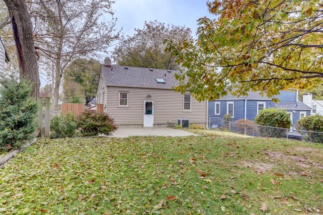 Photo - 5210 Rees St