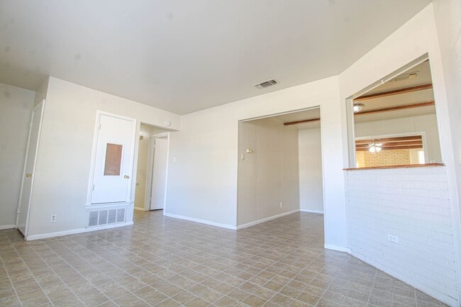 Photo - ********Move In Special- 1 Month Free!********