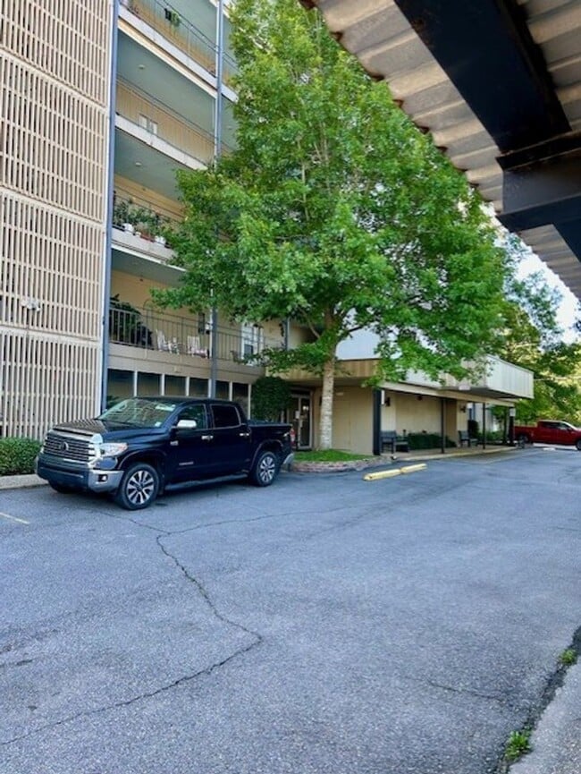 Building Photo - 848 E Boston St Unit 202