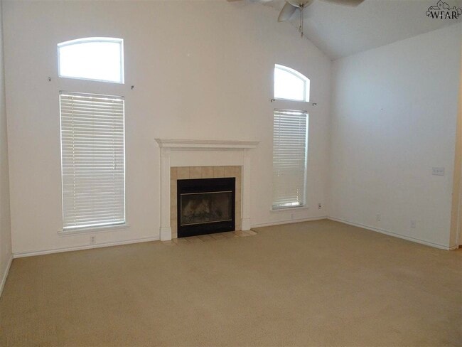 Photo - 405 Swenson St