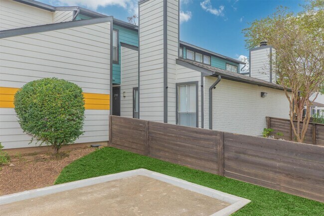 Photo - 21717 Inverness Forest Blvd Unidad 710