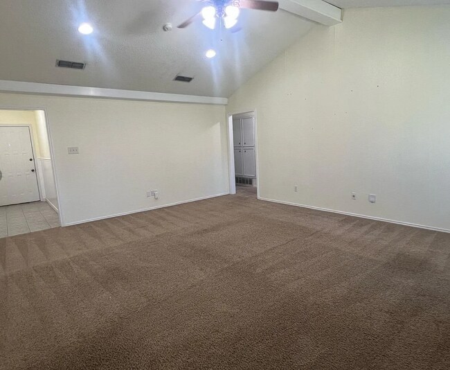 Photo - Charming 4 Bedroom in The Meadows