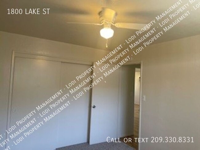 Photo - 1800 Lake St