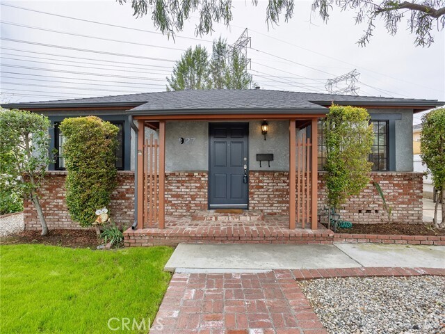 Building Photo - 927 N Screenland Dr Rental