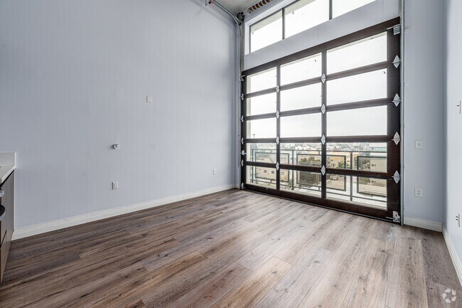 1BR, 1BA - 625SF - Living Room