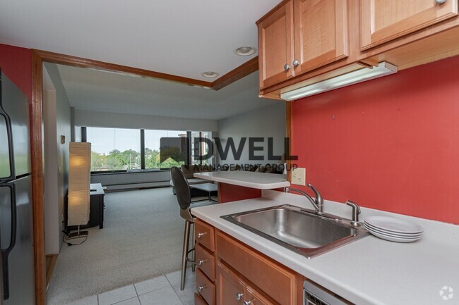 Building Photo - Furnished Two Bedroom Condo Conveniently L... Unit 301