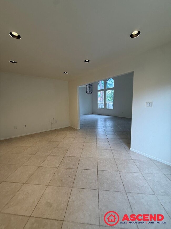 Photo - Spacious 4 Bed / 3 Bath Home in Haggin Oaks!