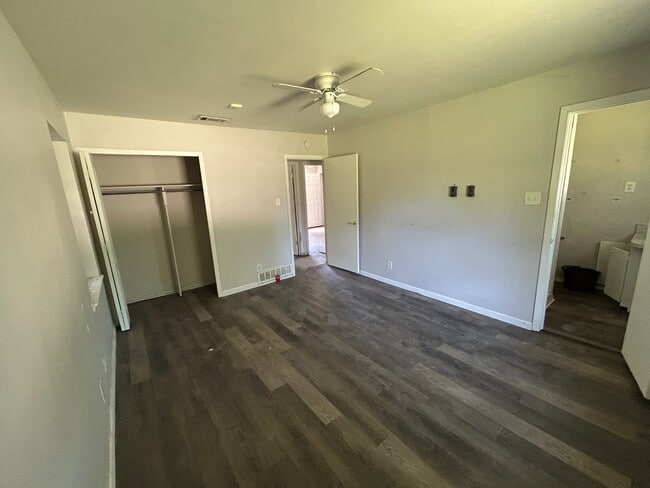 Building Photo - 1300 Timberlake Cir Rental
