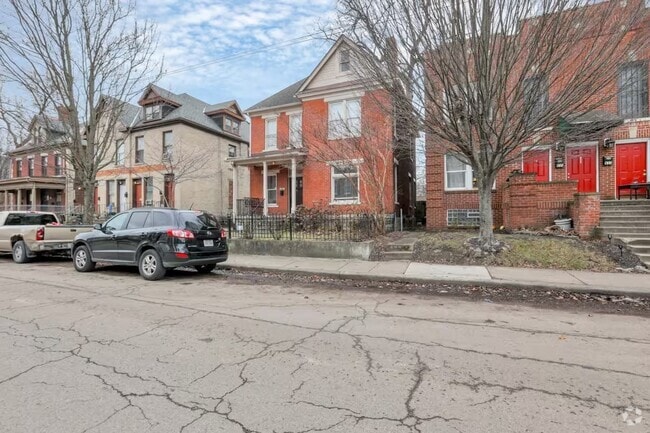 Building Photo - 839 Oak St Rental