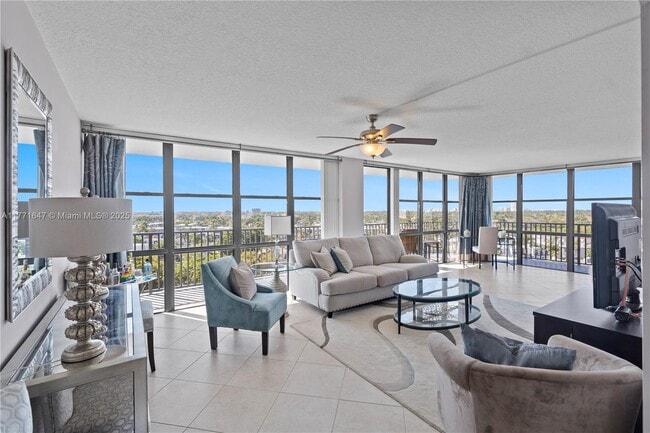 Photo - 800 Parkview Dr
