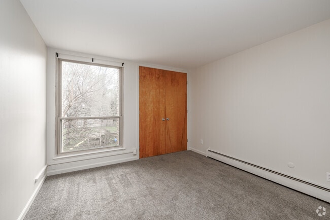 2BR, 1BA - 750SF - Primary Bedroom