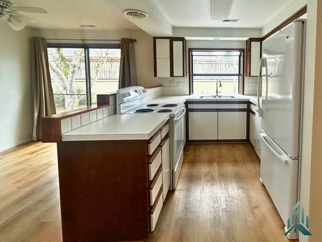 Photo - 2 Bed / 2 Full Bath Single-Level Townhome in Timberhill