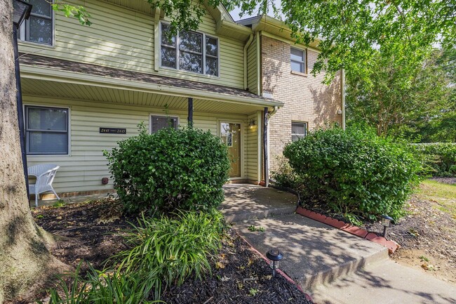 Available Now! Franklin End Unit Townhouse... - Available Now! Franklin End Unit Townhouse...