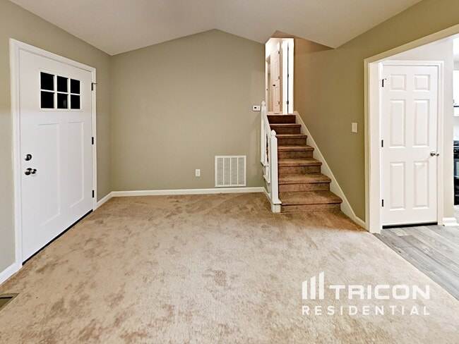 Photo - 48 Sumer Ln S