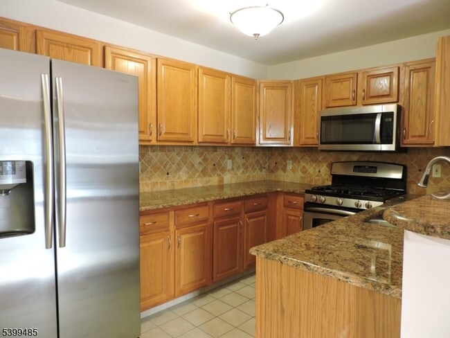 Building Photo - 44 Ridgedale Ave Unit 8