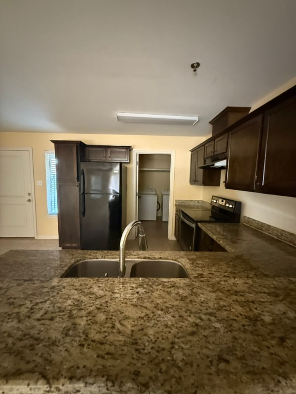 Photo - 2502 E Franklin Ave Unidad 7
